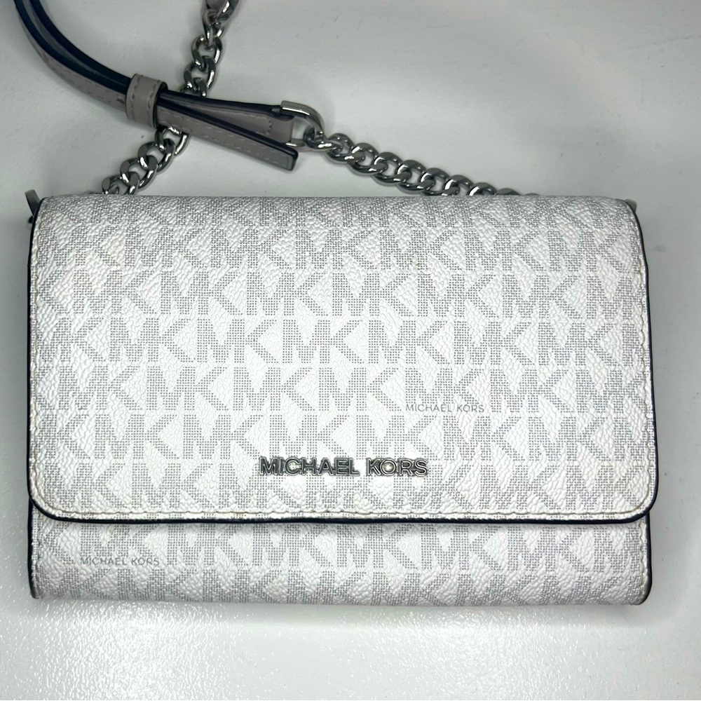 MICHAEL KORS wallet/crossbody.